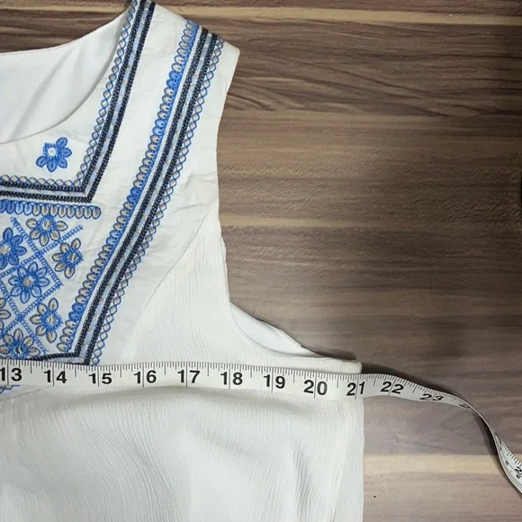 White dress with blue floral design. - Picture 7 of 10